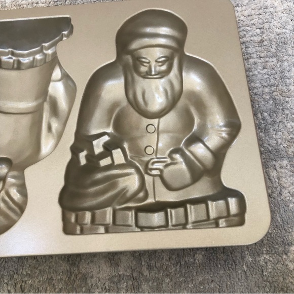 Nordic Ware Vintage Santa Claus Cake Pan 10 Cups 2.4 Liter Mold 3D Christmas GUC - Picture 3 of 11